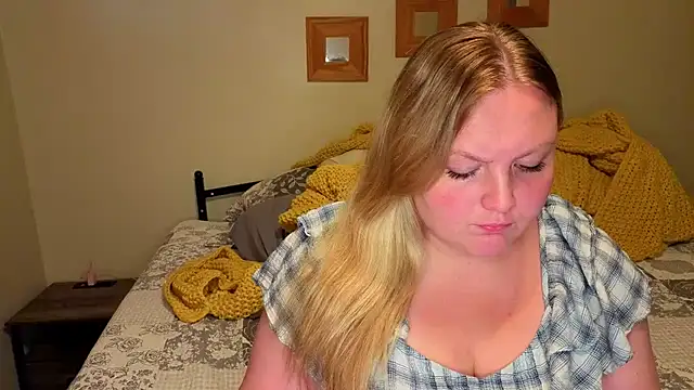 Phatassblonde live cam on StripChat
