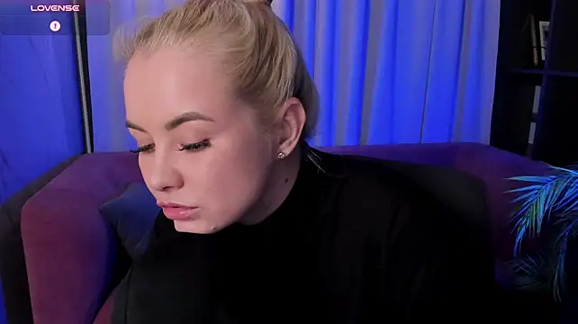 StephanieSweety live cam on StripChat
