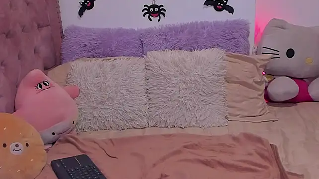 LillyCandy live cam on StripChat