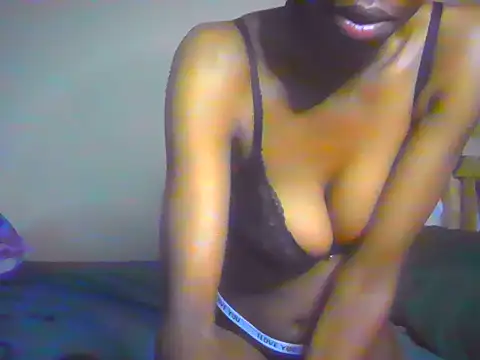 Sexybella4 live cam on StripChat