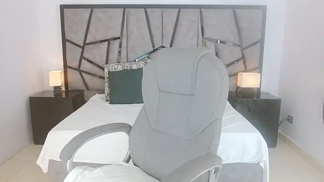 sophia_hadid live cam on StripChat