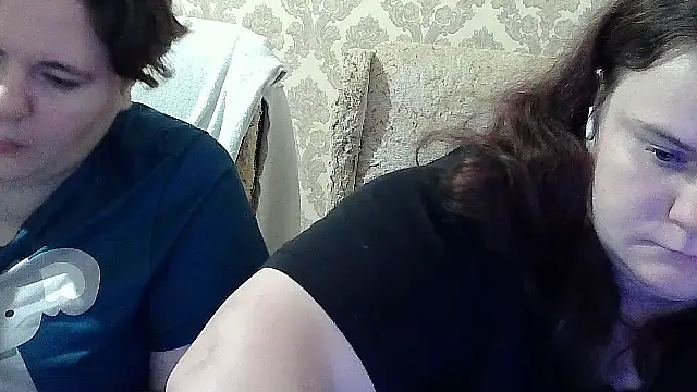 EmmaXKristall live cam on StripChat