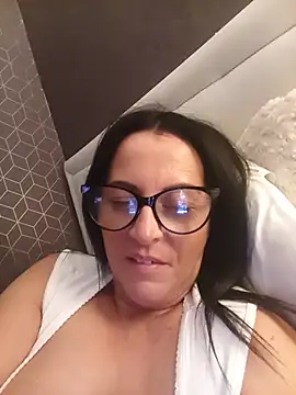 VelvetNaughty-Shem live cam on StripChat