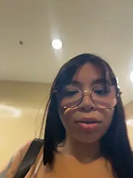 I-Maddy live cam on StripChat