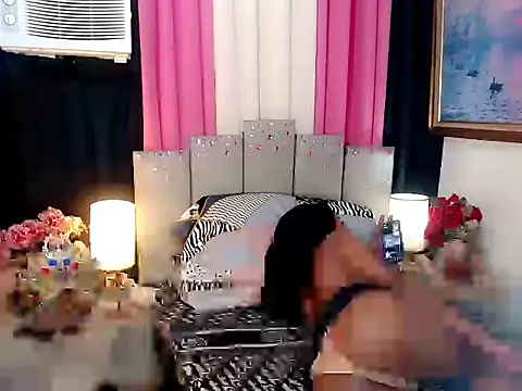 Tarah_victoria_collins live cam on StripChat