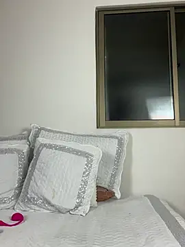 KiaraVelvet_ live cam on StripChat