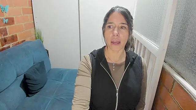 Penelope47 live cam on StripChat