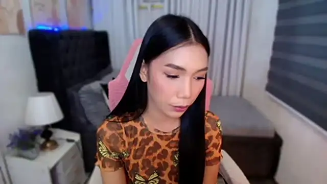 fuckingnaughtyjade live cam on StripChat