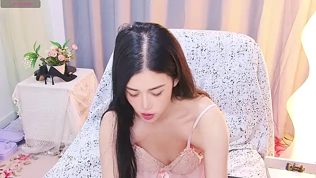 QinQin-888 live cam on StripChat