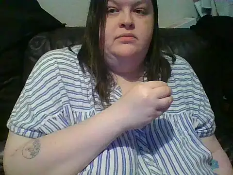 CurvyKirstiesX live cam on StripChat