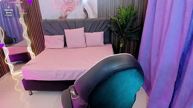 Summer_tay1 live cam on StripChat