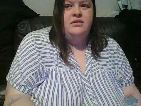 CurvyKirstiesX live cam on StripChat