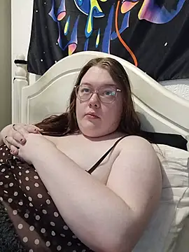 Sexycurvyemilyy live cam on StripChat