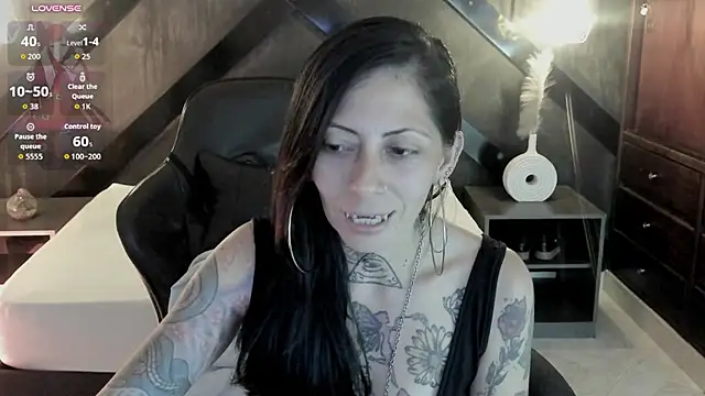 dark_gotica live cam on StripChat