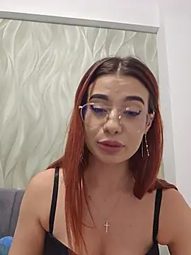 RedHeadFoxy live cam on StripChat