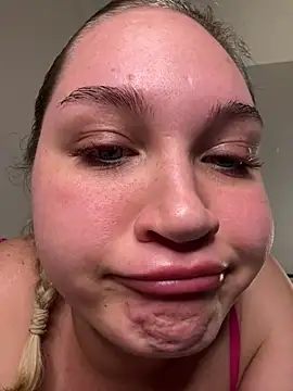 Ashleyy_Diamond live cam on StripChat