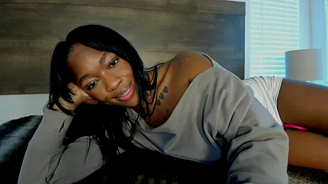nicolesolace live cam on StripChat