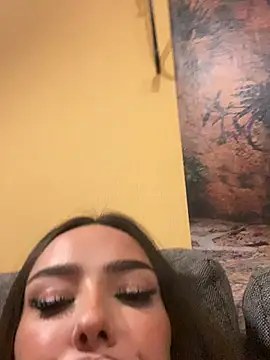 SpanishYoungGirl live cam on StripChat
