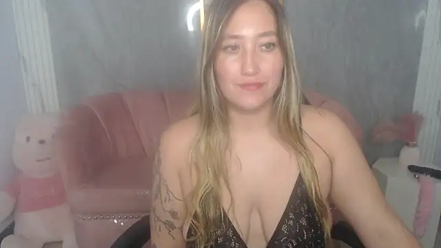 Shanik_ch live cam on StripChat