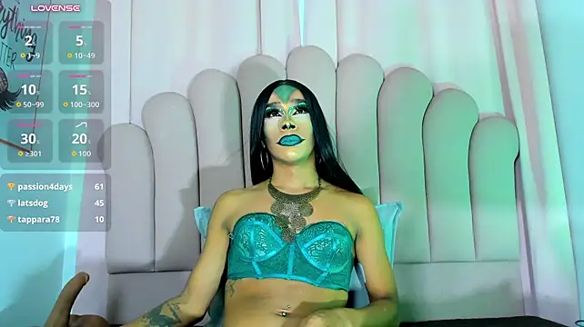 NicoleMadrird live cam on StripChat