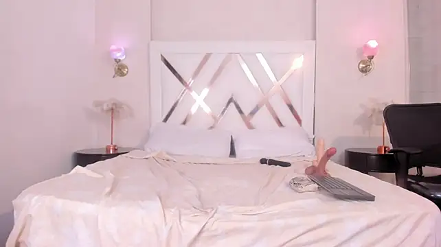 Sky_Collins_ webcam
