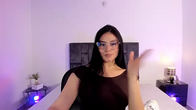 Maylin_Garcia live cam on StripChat