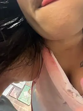 EmmaExoticaXXX foot tease cam