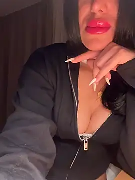 DilaraSkyyy live cam on StripChat