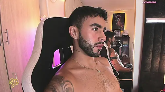 ItsMeEros live cam on StripChat