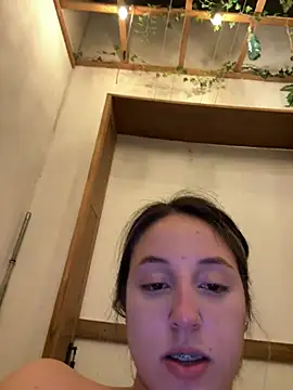 lris_Doll live cam on StripChat