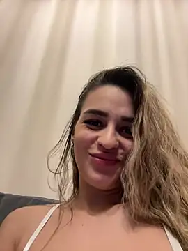 SelenaSweetie live cam on StripChat
