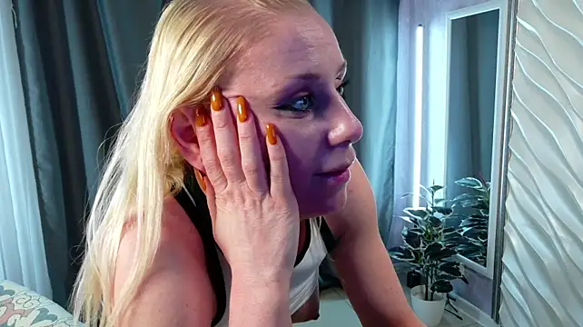 AlexiaWonder live cam on StripChat