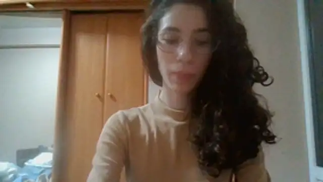 CrystalDolls webcam