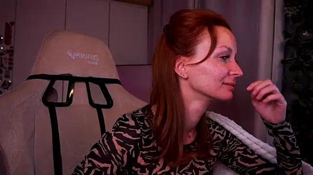 Liuba_Fox live sex cam