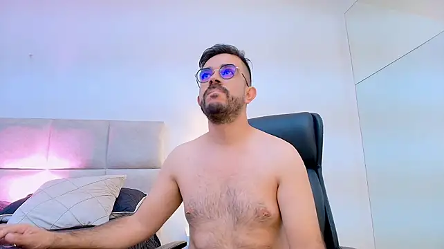 NicoSaint_ live cam on StripChat