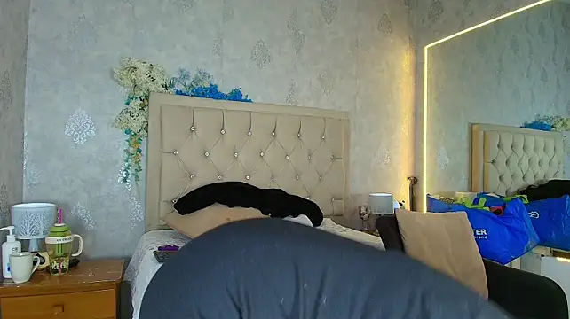 nini_love01 live cam on StripChat
