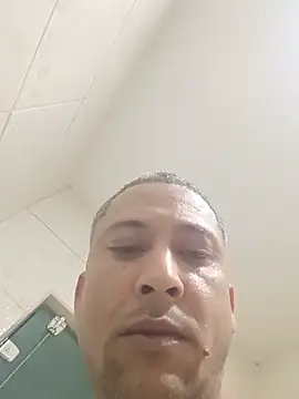 Arrombador20 on Stripchat