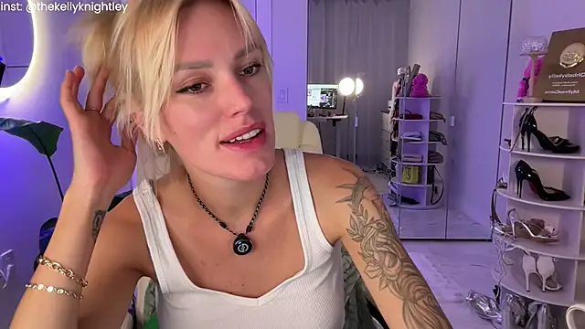Ohbabykelly live cam on StripChat