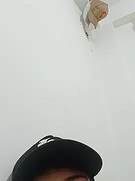 Love_mistzihot live cam on StripChat