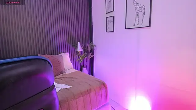 CaeliThalyana live cam on StripChat