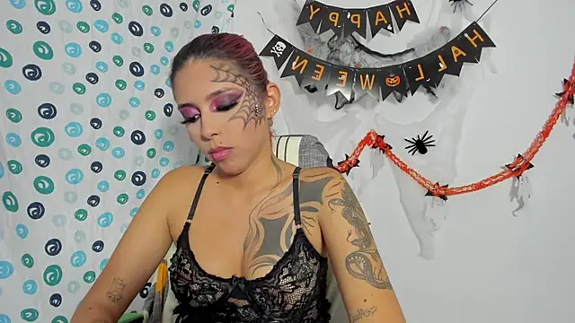 LilithLuxorr_ live cam on StripChat
