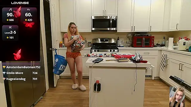 Blondiewithanass