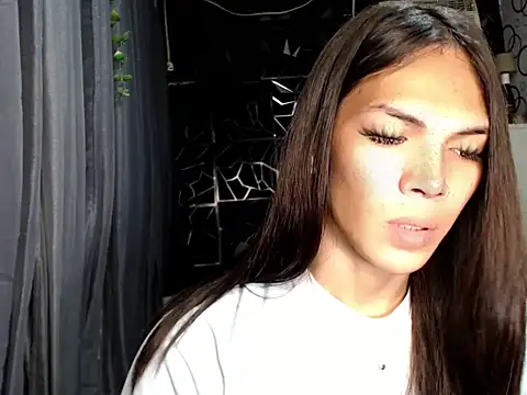 GORGEOUS_CARMEE