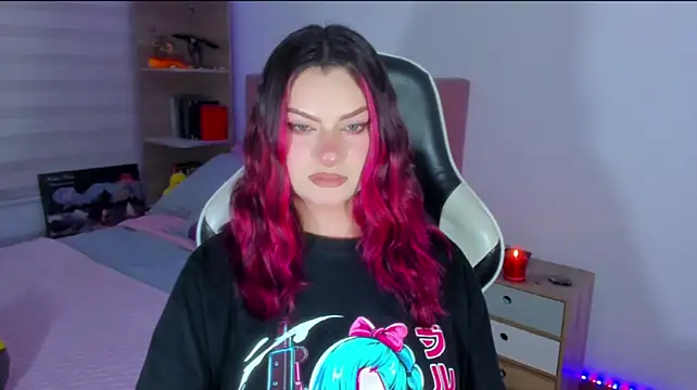 OphelianaRose33 live cam on StripChat