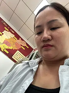 amy1688 (F milf) - 户外脱内裤M腿表演