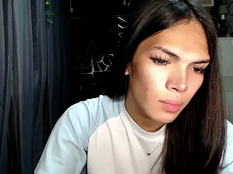 GORGEOUS_CARMEE