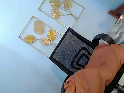 Natsboii live cam on StripChat