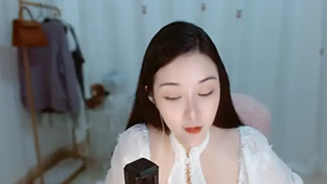 Amy-cnbaby