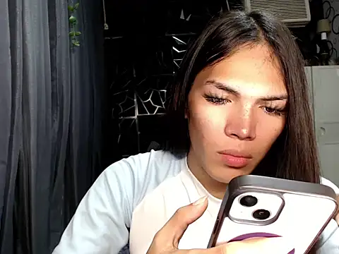 GORGEOUS_CARMEE