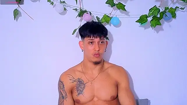 Austin_muscle live cam on StripChat